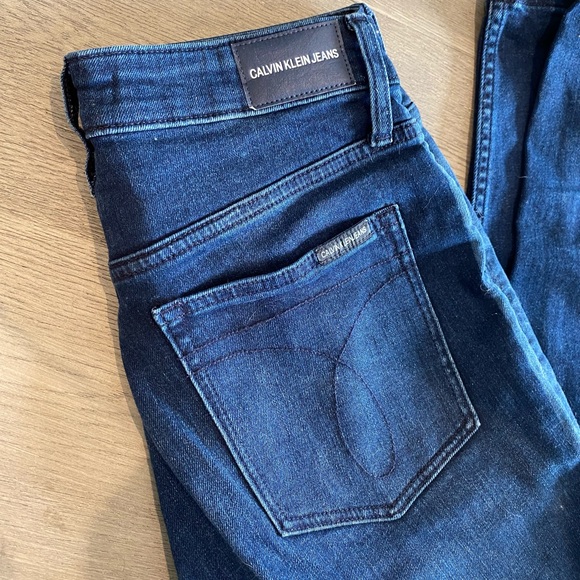 Calvin Klein | High-Rise Skinny | 28x30 - Picture 2 of 4